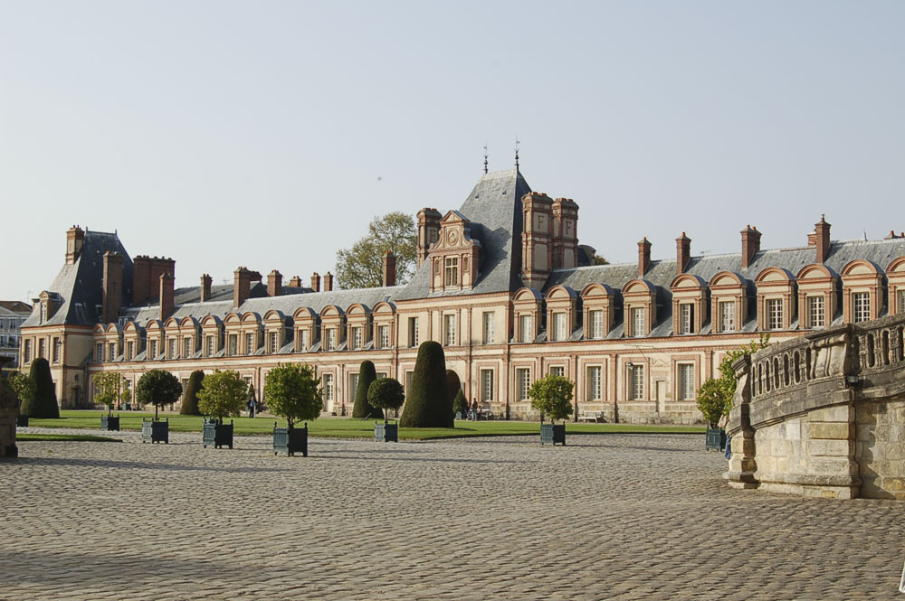 Premier étage (first floor), Château de Fontainebleau, France (circa 1900).